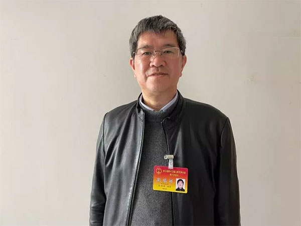 吳偉進代表:住宅外墻請專業機構做定期維保 吳偉進代表:住宅外墻請專業機構做定期維保