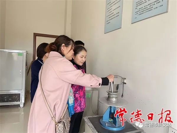 常德市采取“雙隨機、一公開”,抽檢22家預(yù)拌砼、預(yù)拌砂漿生產(chǎn)企業(yè) 常德市采取“雙隨機、一公開”,抽檢22家預(yù)拌砼、預(yù)拌砂漿生產(chǎn)企業(yè)